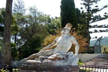 Der Tod von Achilles. Statue im Museum von Achilles.