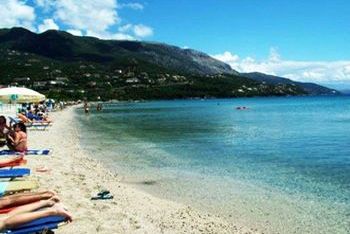Ipsos Strand (600 Meter) mit blauer Flagge von E.U.