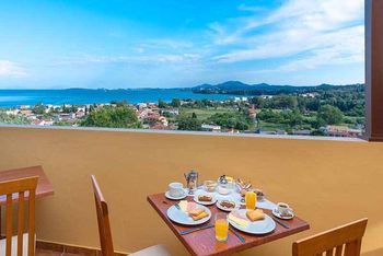 Breathtaking views will accompany your breakfast or coffee